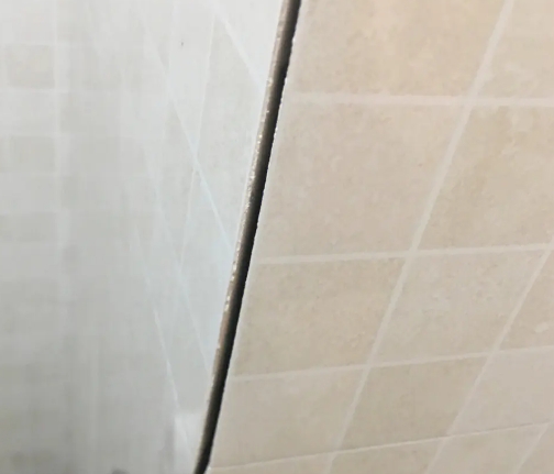 泰宁瓷砖空鼓维修公司分享阳台瓷砖脱落的修复过程可以分为以下几个步骤