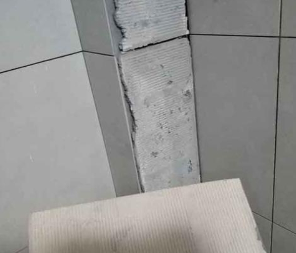 泰宁瓷砖空鼓维修公司分享下厨房瓷砖脱落的补救措施。